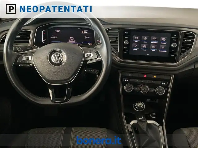 Volkswagen T-Roc view 14