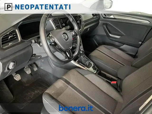 Volkswagen T-Roc view 17