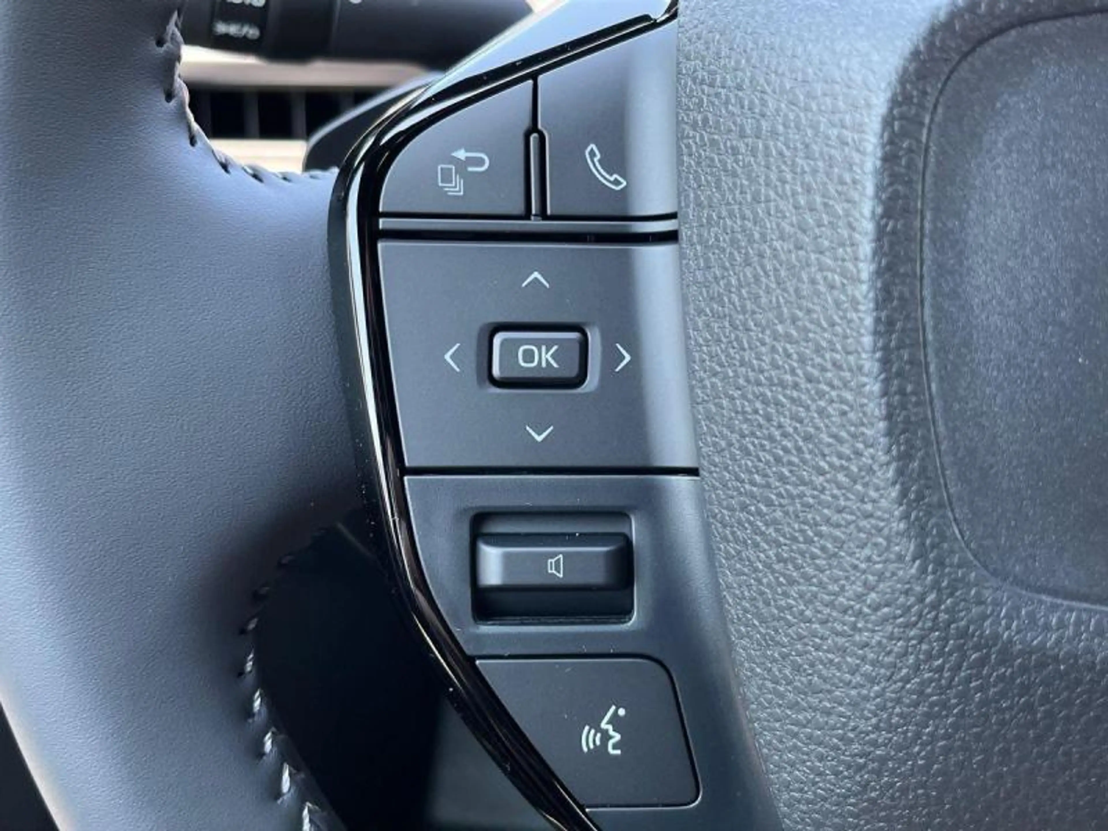 Toyota C-HR Plus Business+cam+gps+sens V+A — photo 13