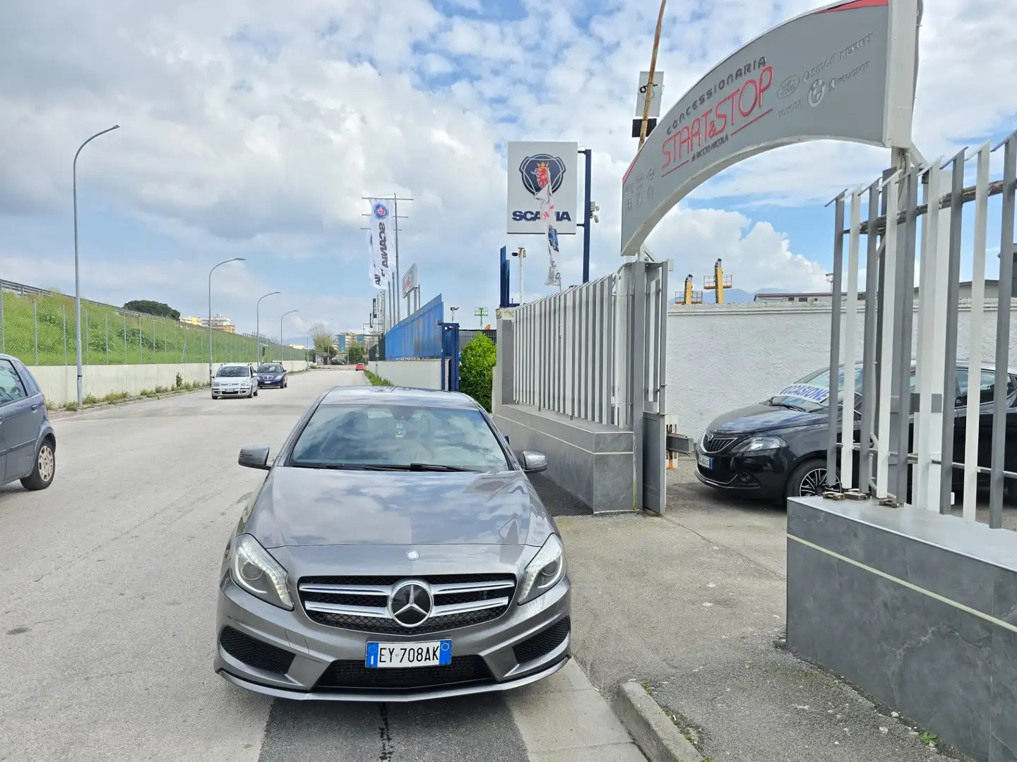 Mercedes-Benz 180 Mercedes-benz A 180 d Premium Amg Gris - 2