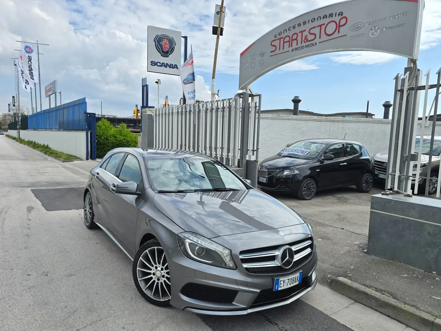 Mercedes-Benz 180 Mercedes-benz A 180 d Premium Amg Gris - 1