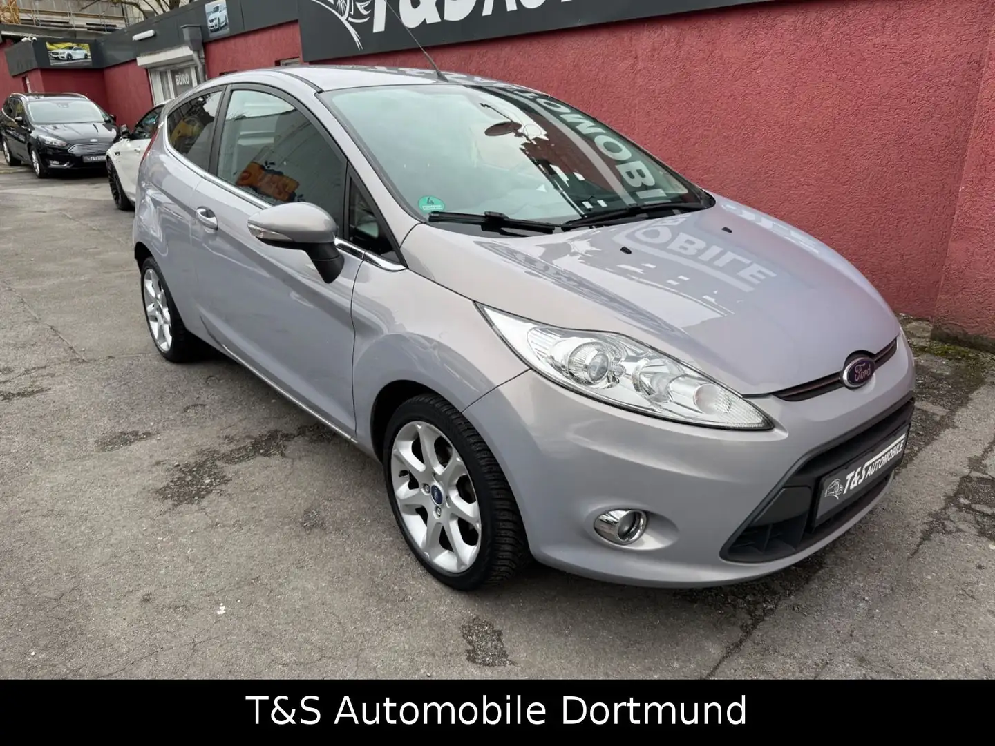 Ford Fiesta Titanium-Bluetooth-SHZ-PDC-Klimaautomatik Argento - 2