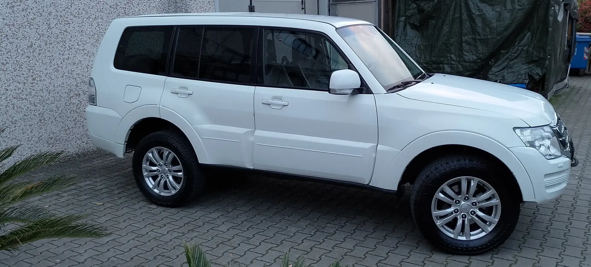Mitsubishi Pajero Pajero 3.2 cr Intense 200cv 5p Blanco - 2
