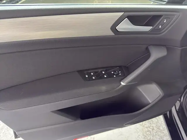 Volkswagen Touran view 13