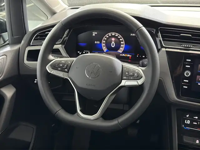 Volkswagen Touran view 8