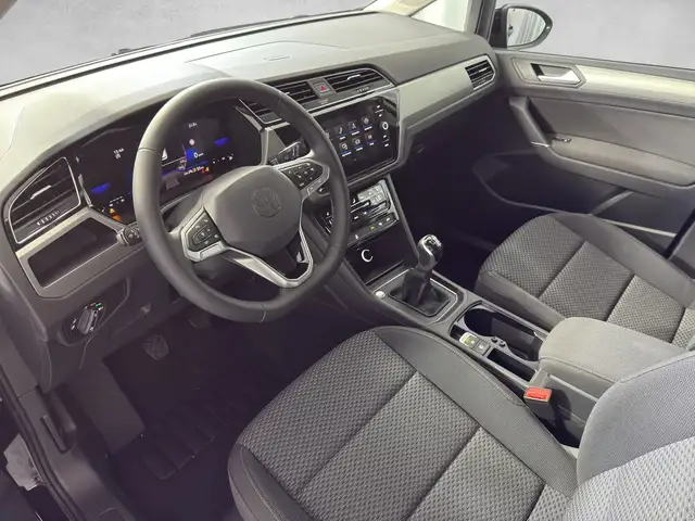 Volkswagen Touran view 6