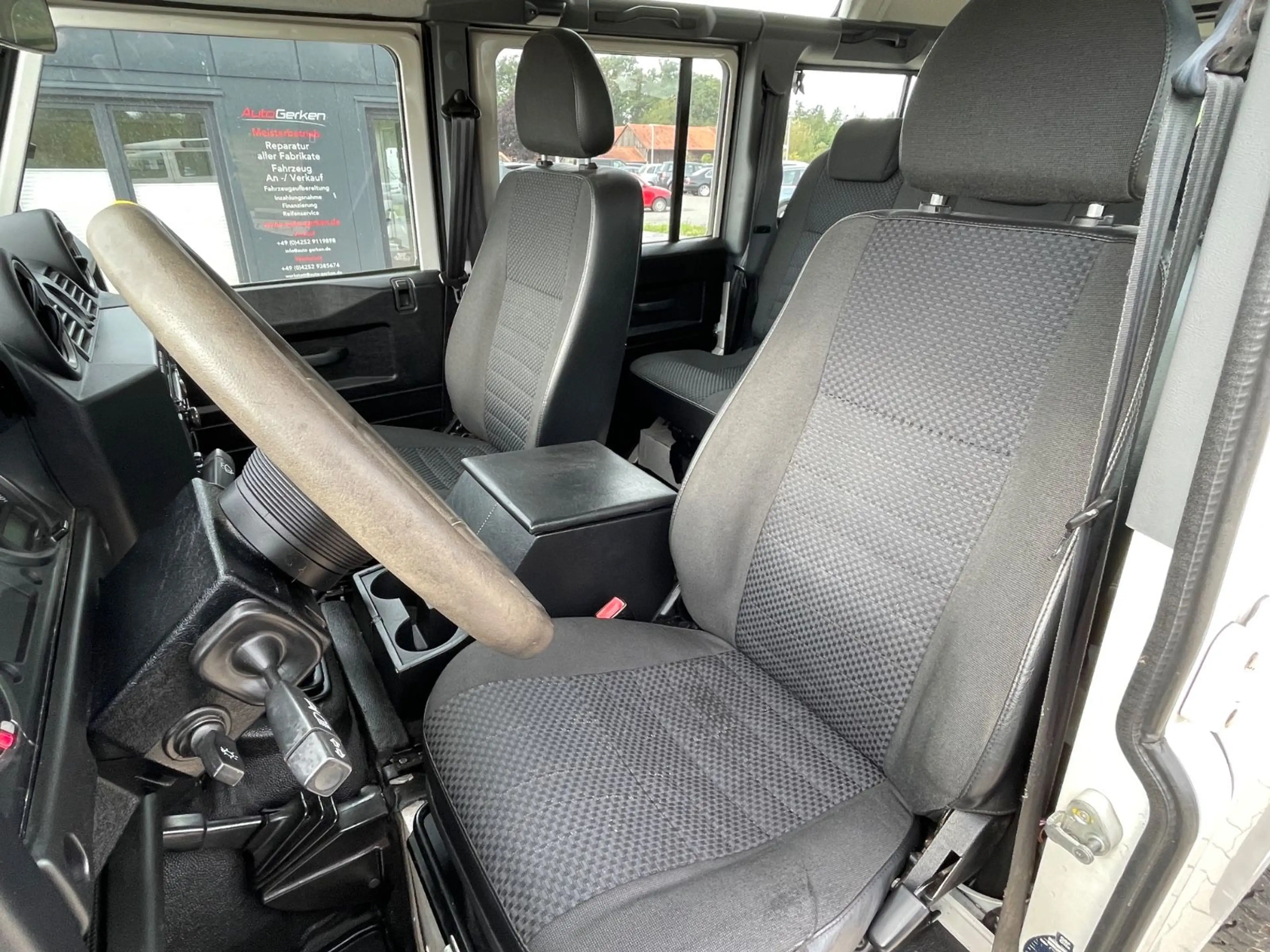 Land Rover Defender 110 2.4 Td4 2HD Klima 7-Sitzer — photo 12