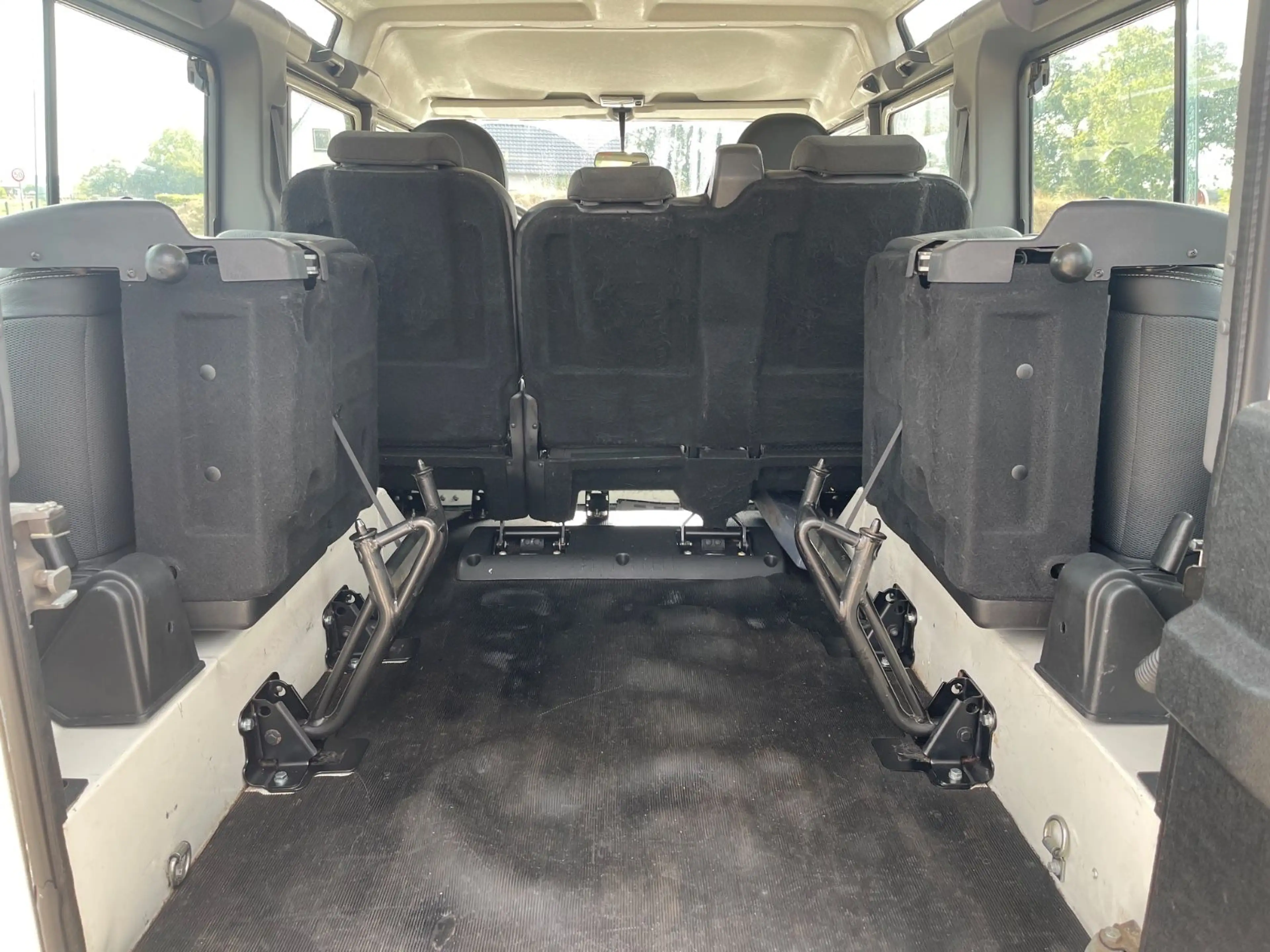 Land Rover Defender 110 2.4 Td4 2HD Klima 7-Sitzer — photo 15