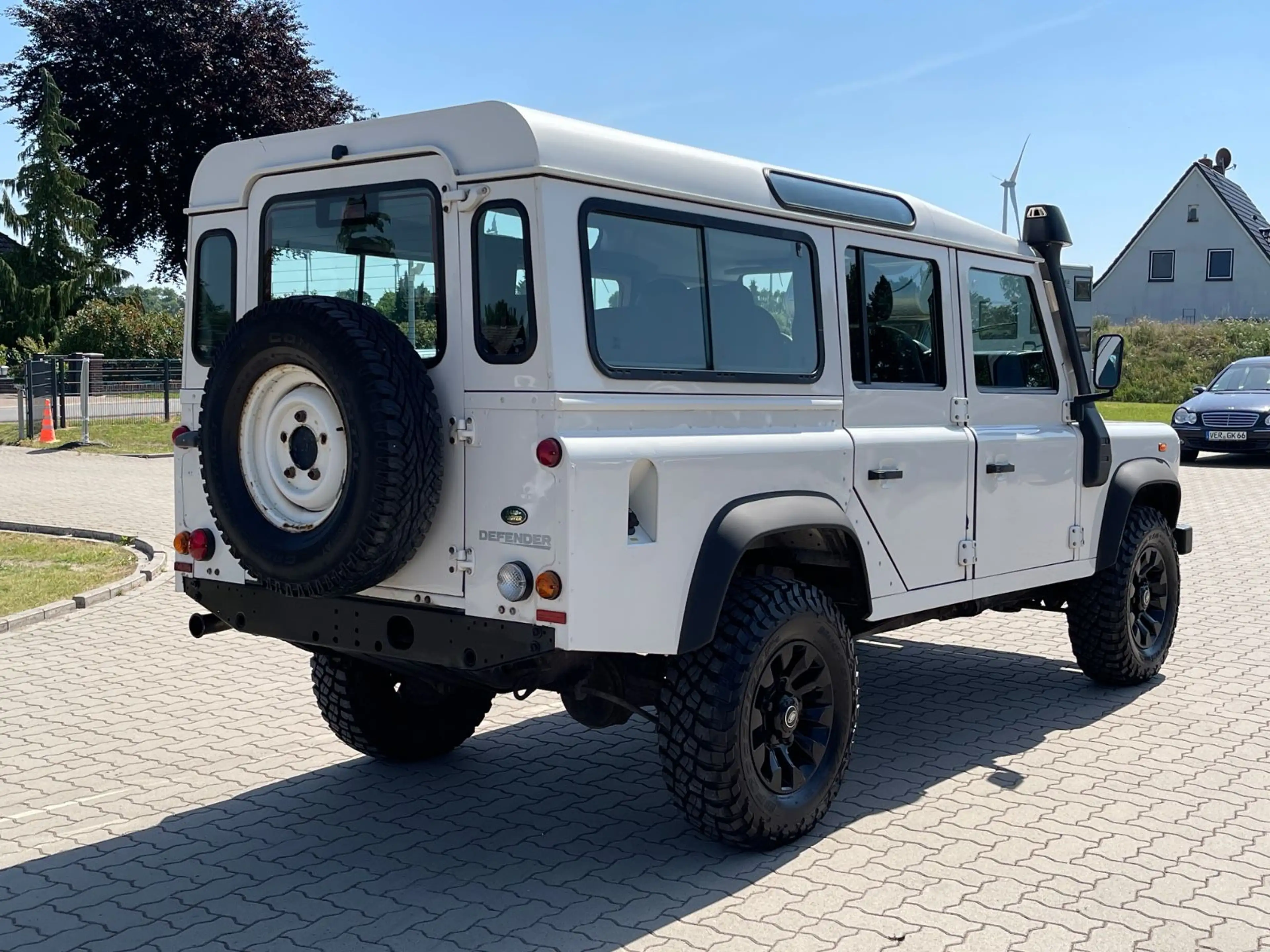 Land Rover Defender 110 2.4 Td4 2HD Klima 7-Sitzer — photo 6