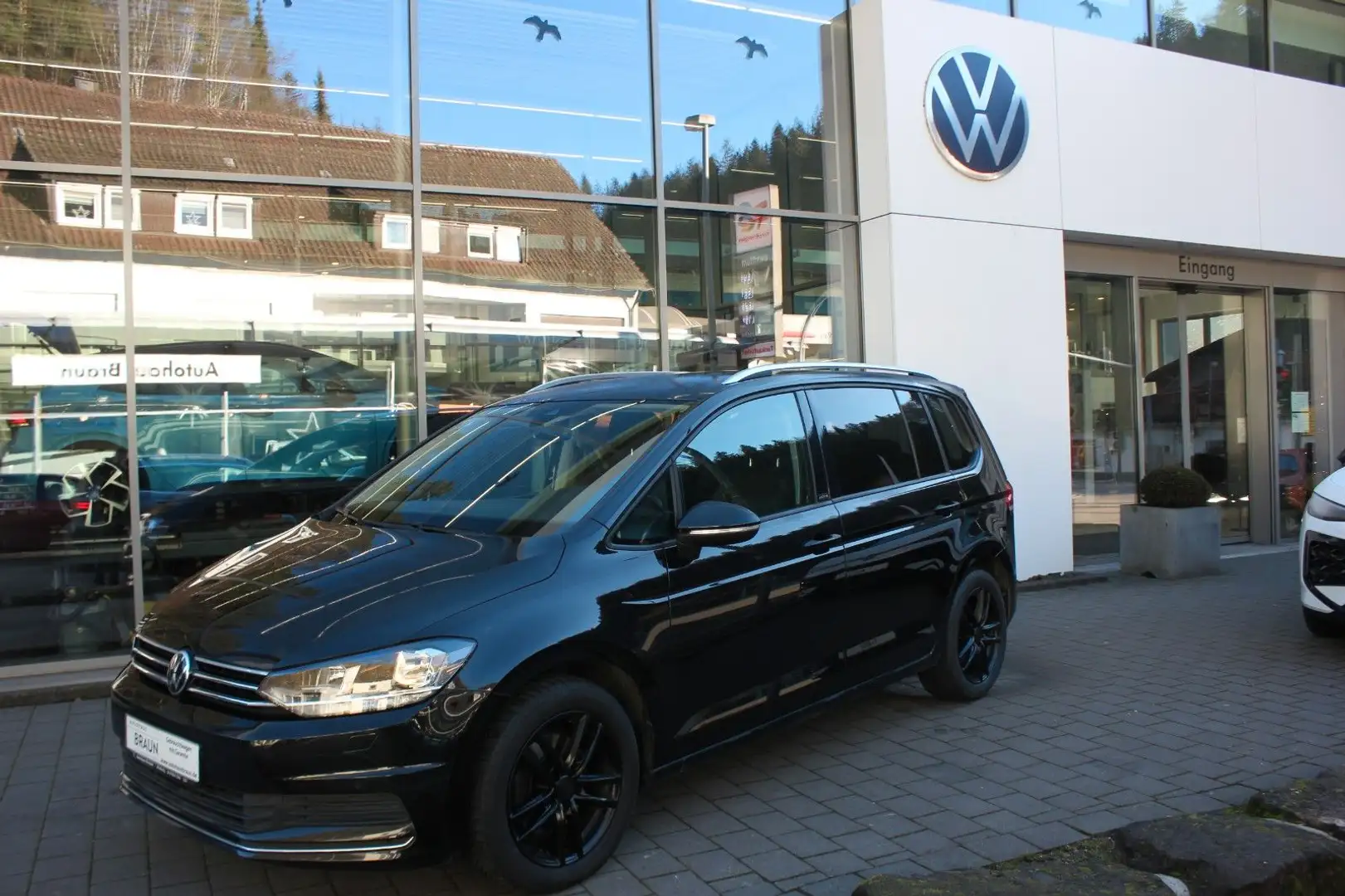 Volkswagen Touran Active 2.0 TDI DSG Navi,ACC,PDC,SHZ,BT Schwarz - 1