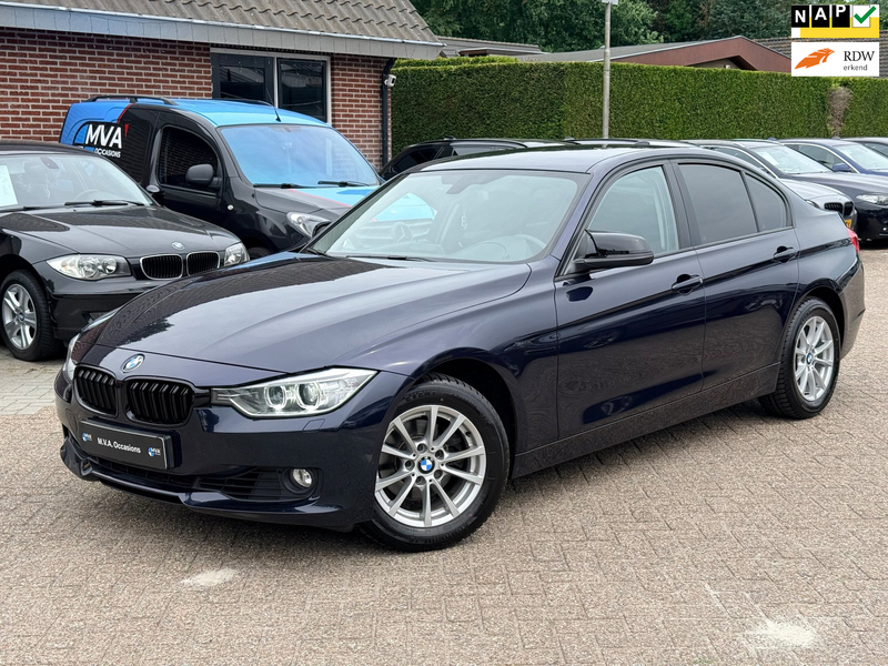 BMW 320 3-serie 320i High Executive|Nieuwe Ketting|Trekhaa
