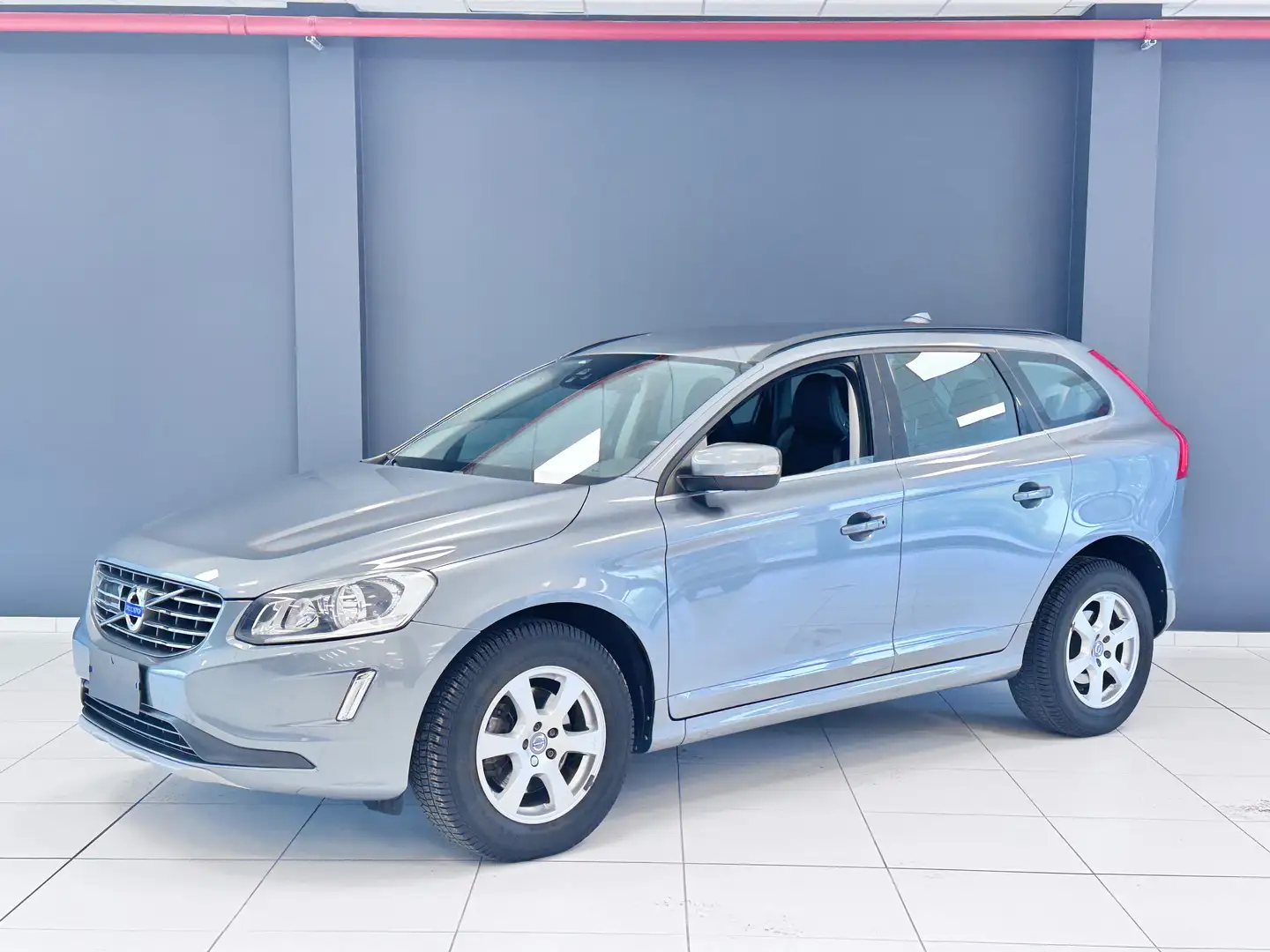 Volvo XC60 XC60 I 2014 2.0 d3 Momentum 150cv geartronic my17 Gris - 1