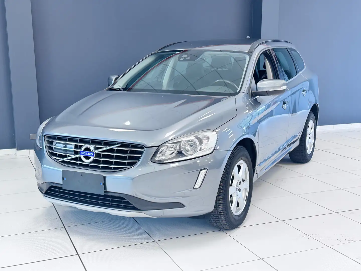 Volvo XC60 XC60 I 2014 2.0 d3 Momentum 150cv geartronic my17 Gris - 2