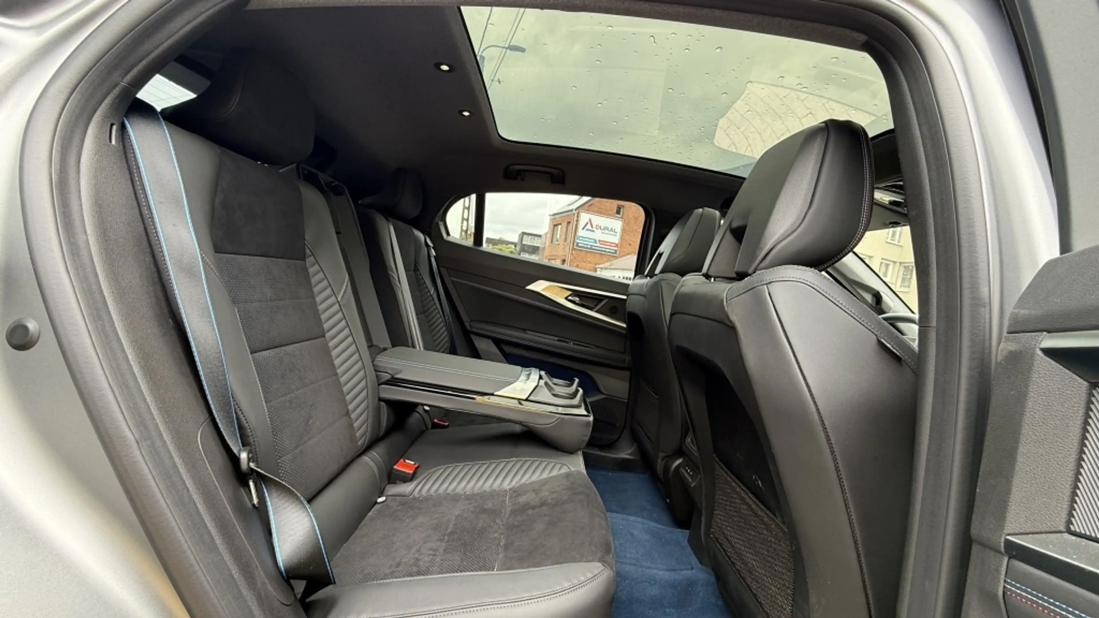 Renault Rafale 300 E-Tech Plug-in Hybrid 4x4 Atelier Alpine — photo 10