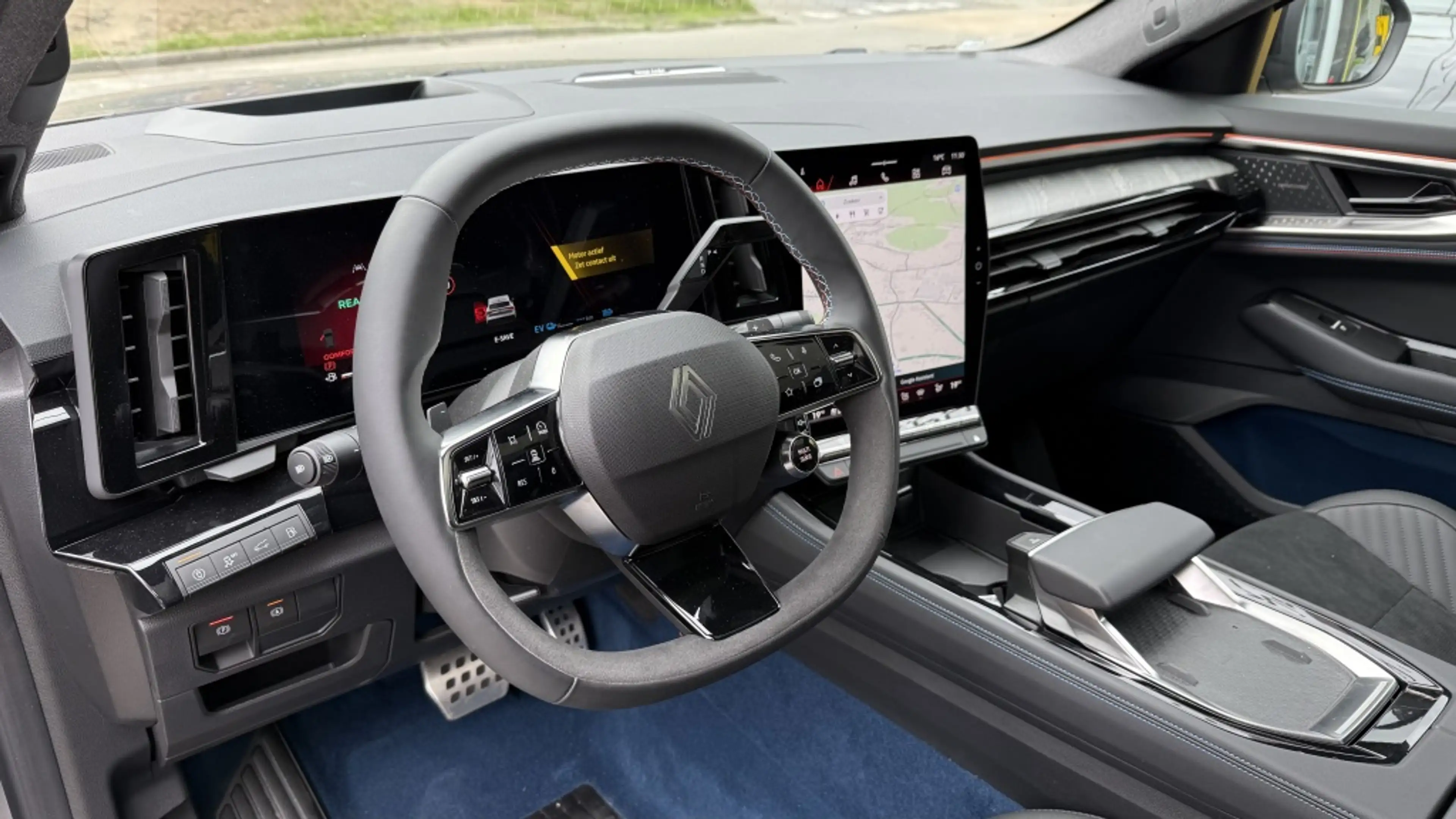 Renault Rafale 300 E-Tech Plug-in Hybrid 4x4 Atelier Alpine — photo 15