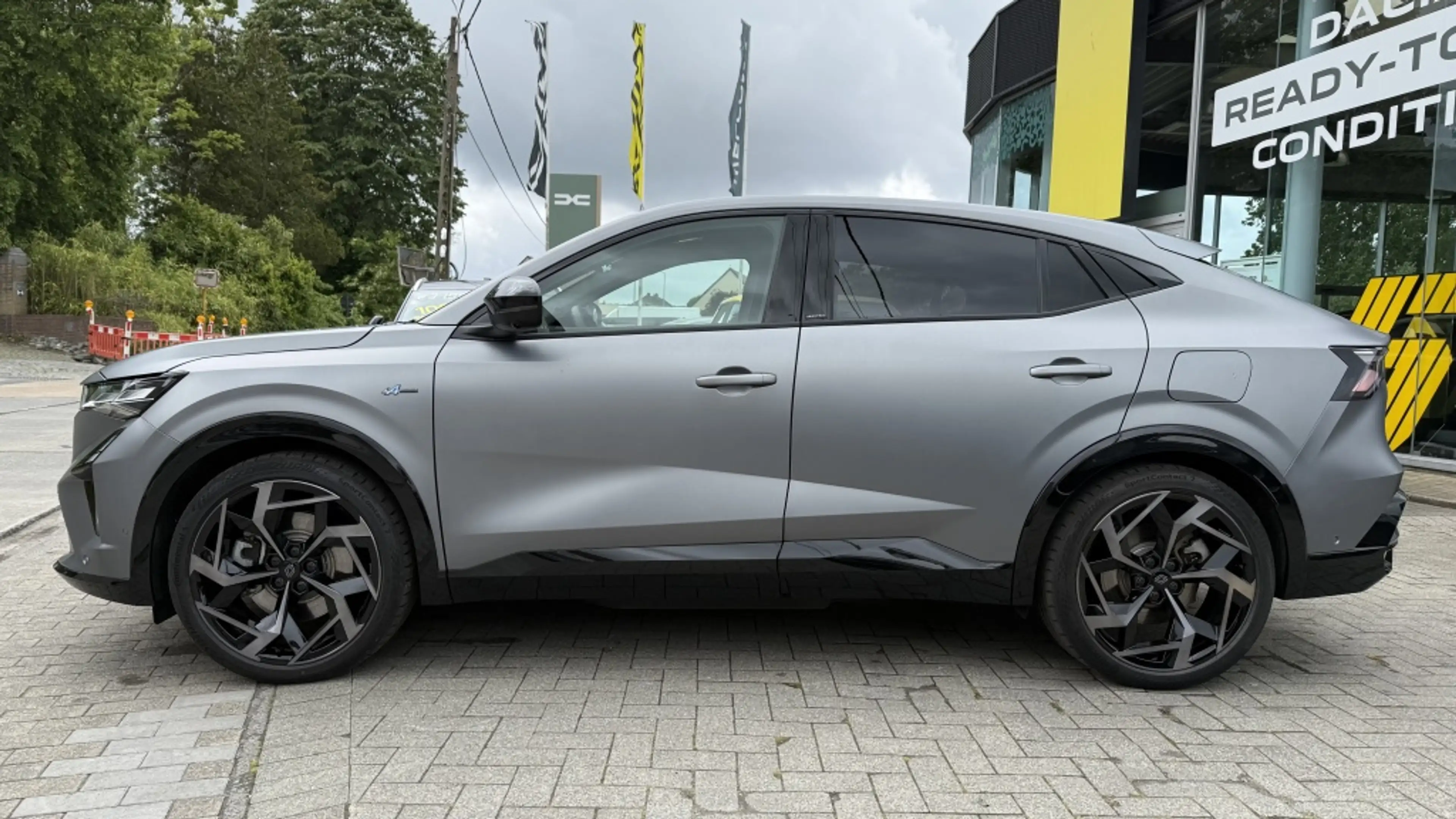Renault Rafale 300 E-Tech Plug-in Hybrid 4x4 Atelier Alpine — photo 2