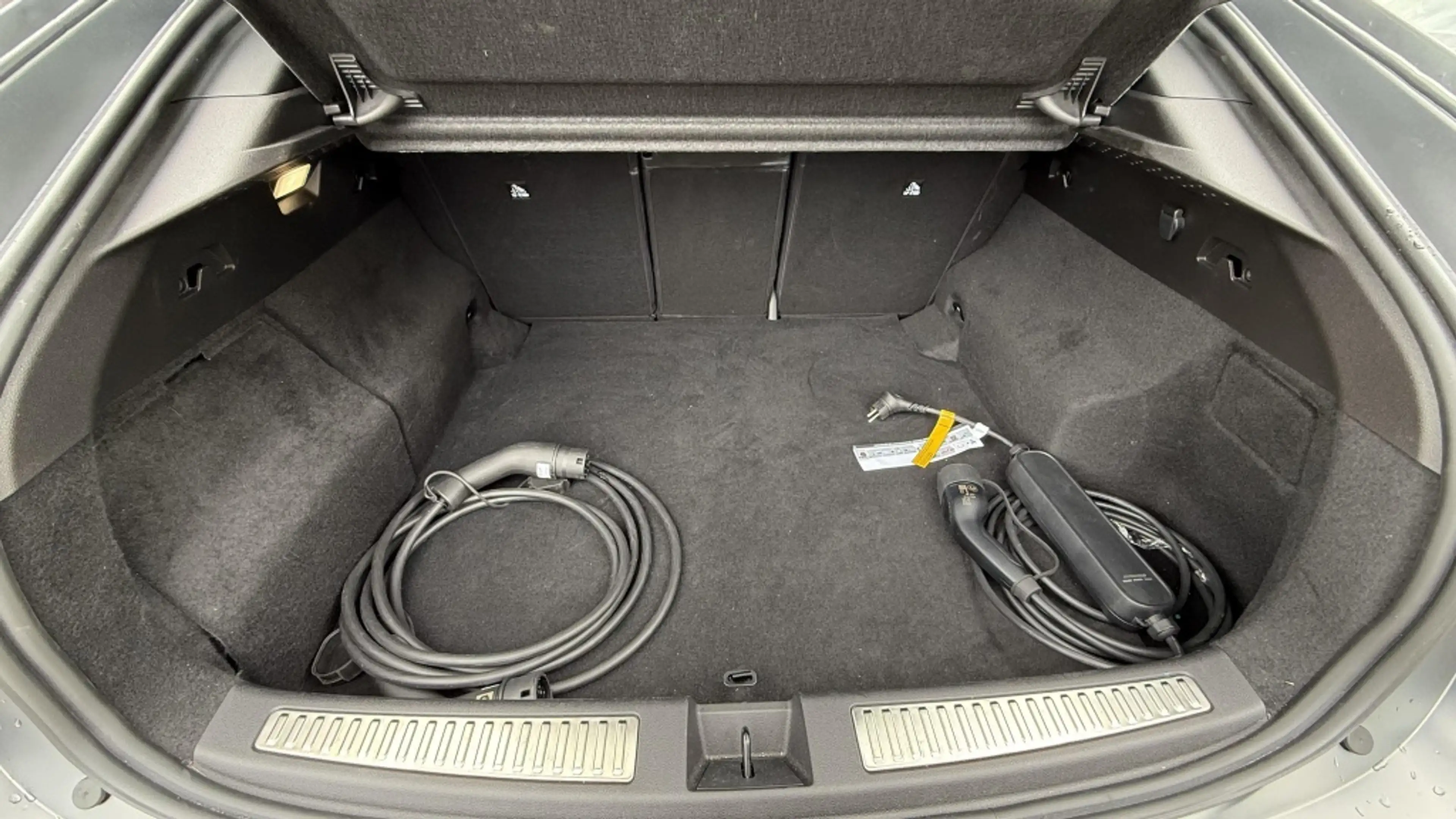 Renault Rafale 300 E-Tech Plug-in Hybrid 4x4 Atelier Alpine — photo 6