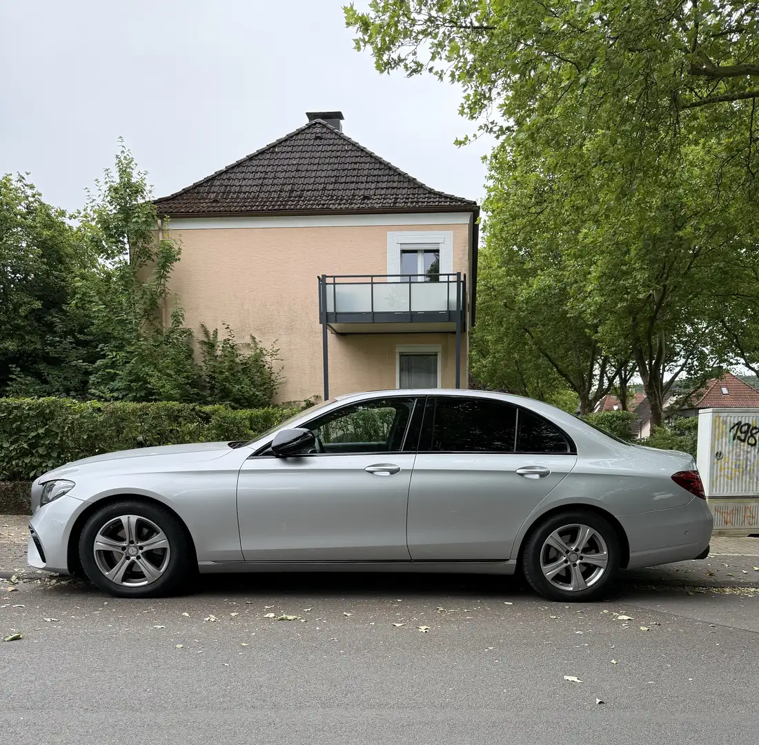 Mercedes-Benz E 200 9G A, Scheckheftgepflegt unfallfrei, Multibeam Silver - 2