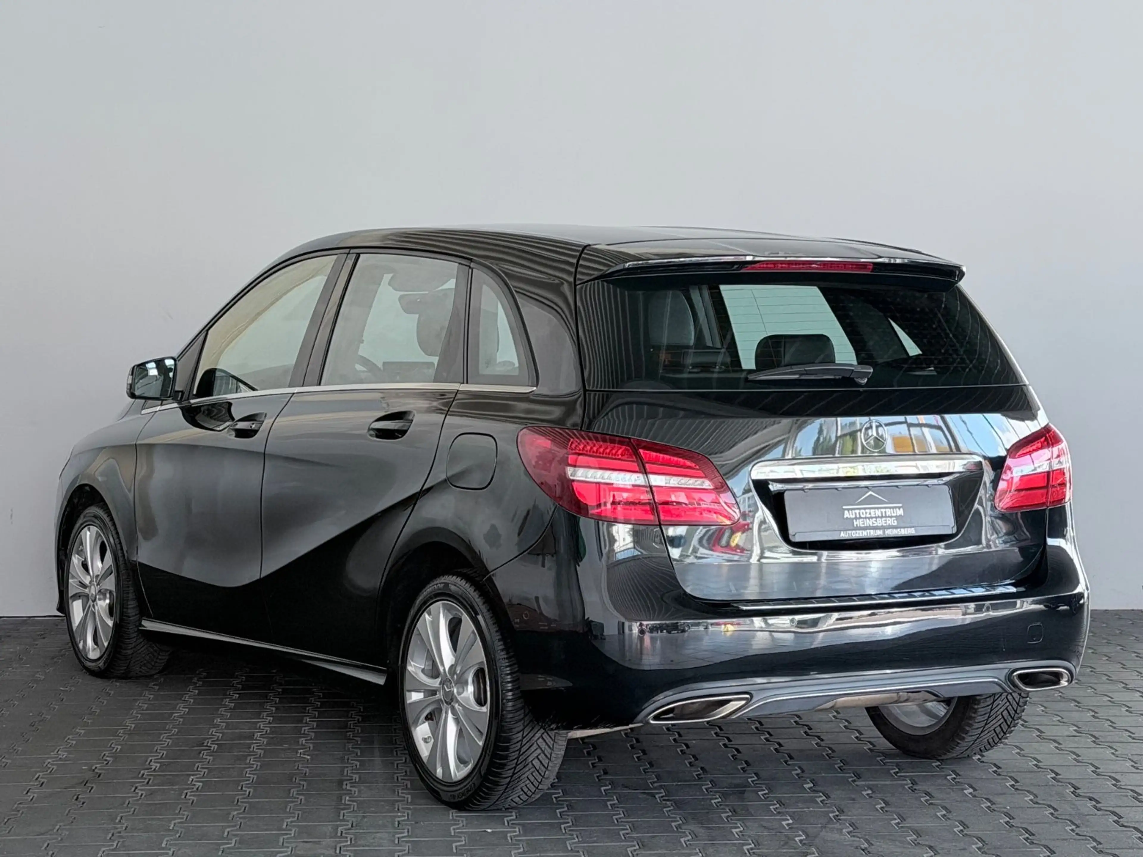 Mercedes-Benz B 180 Automatik LEDER NAVI SHZ — photo 2