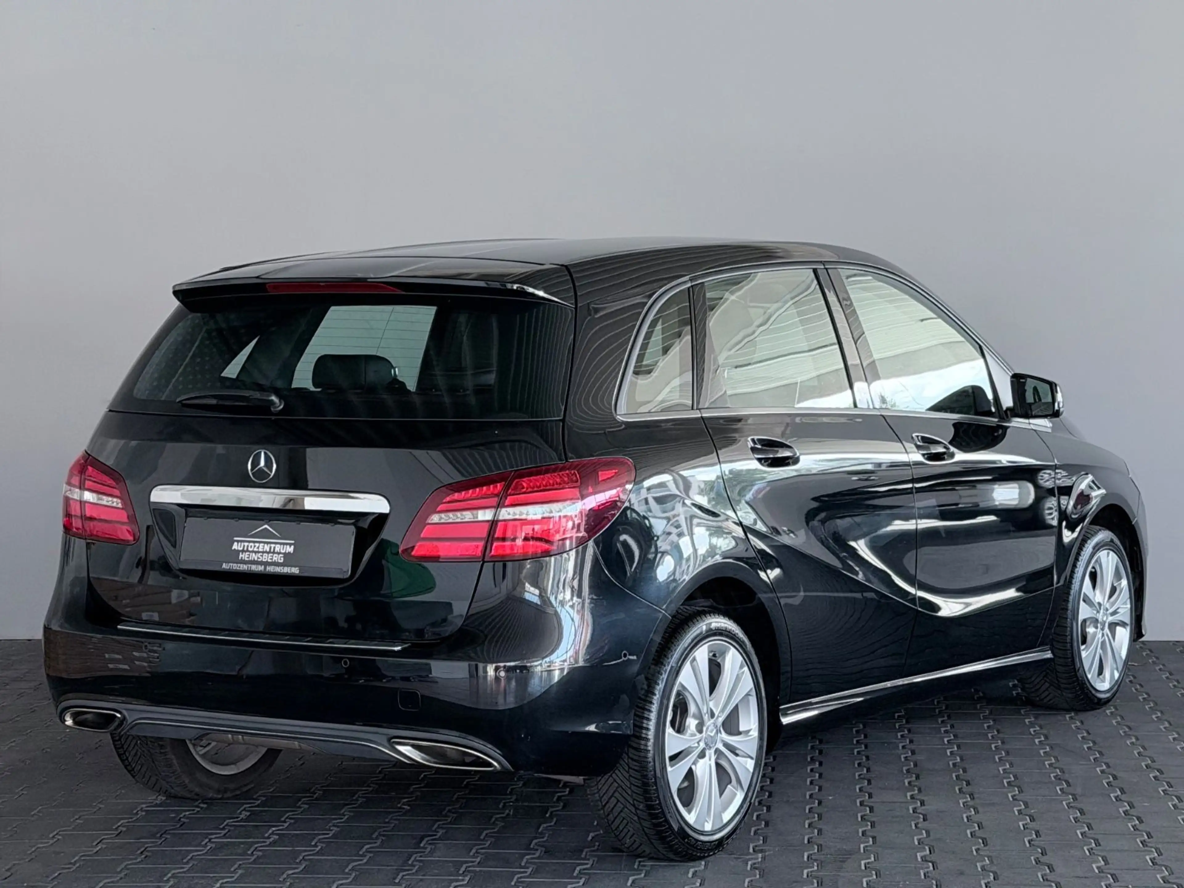 Mercedes-Benz B 180 Automatik LEDER NAVI SHZ — photo 4