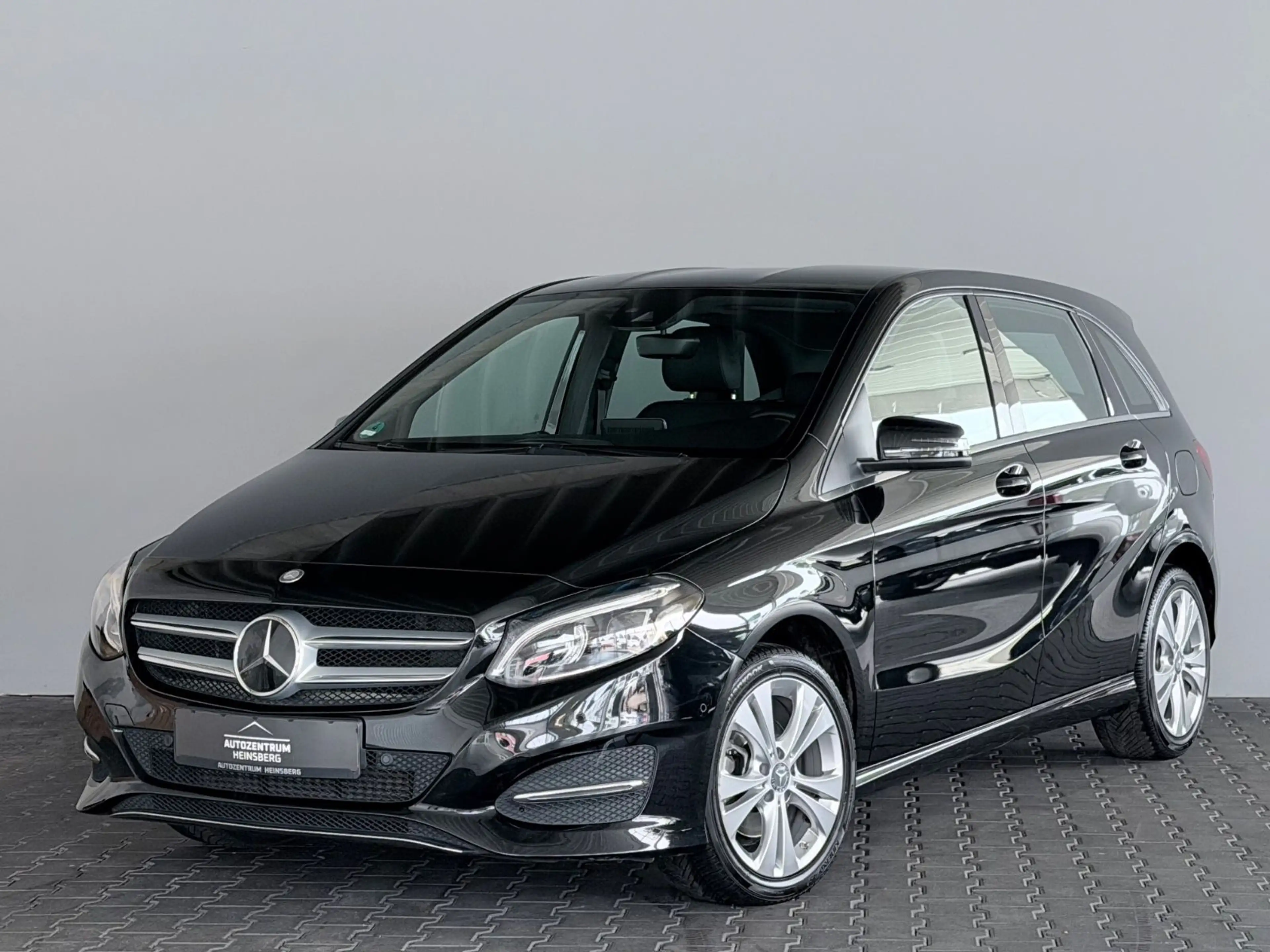 Mercedes-Benz B 180 Automatik LEDER NAVI SHZ