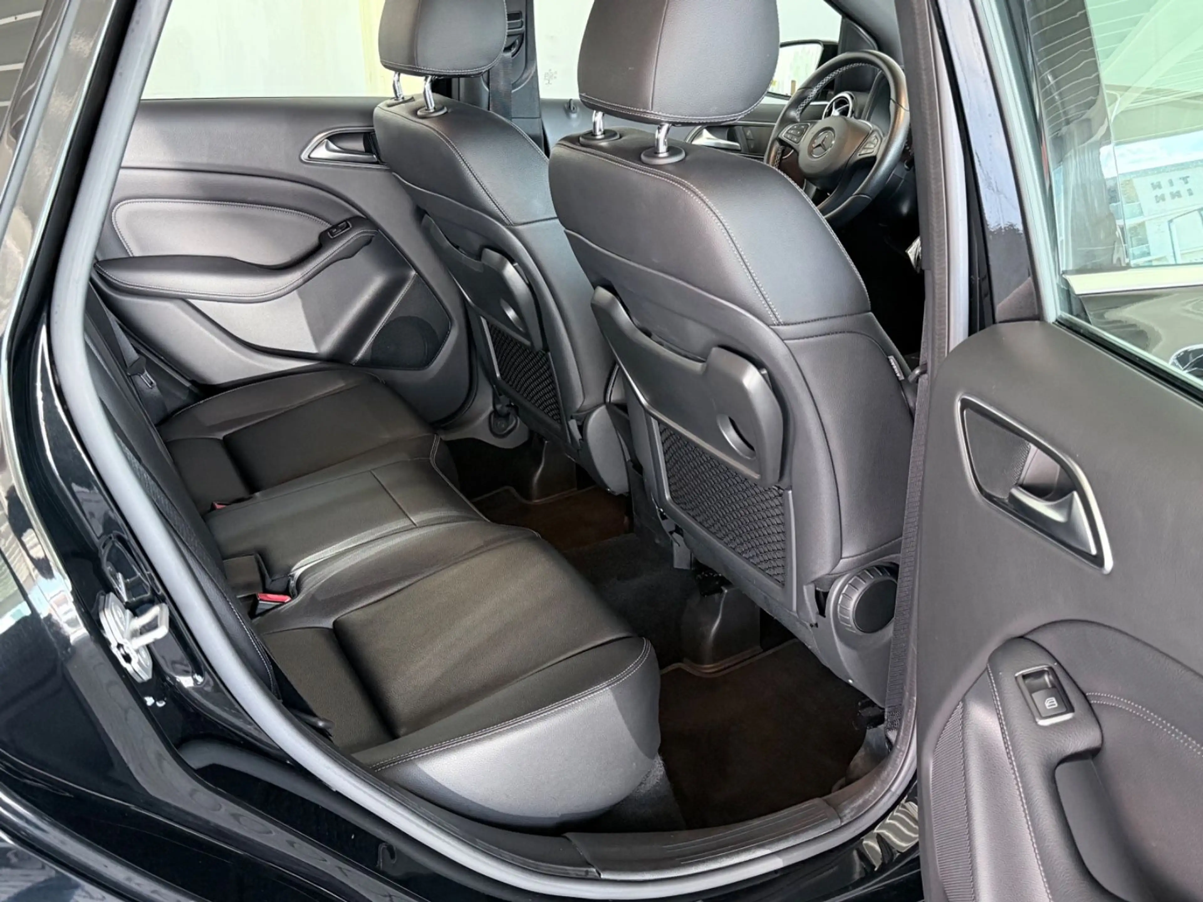 Mercedes-Benz B 180 Automatik LEDER NAVI SHZ — photo 15