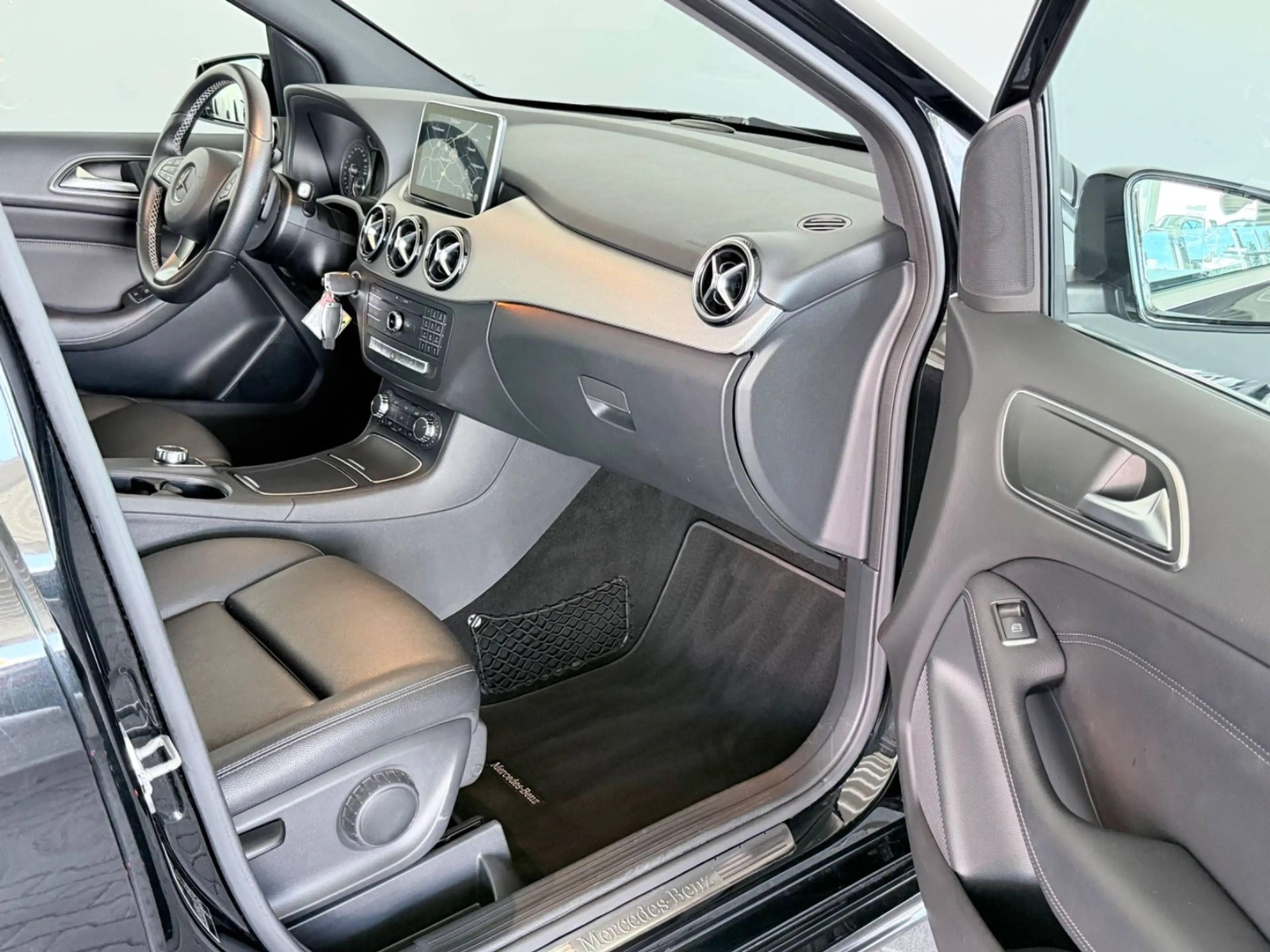 Mercedes-Benz B 180 Automatik LEDER NAVI SHZ — photo 13