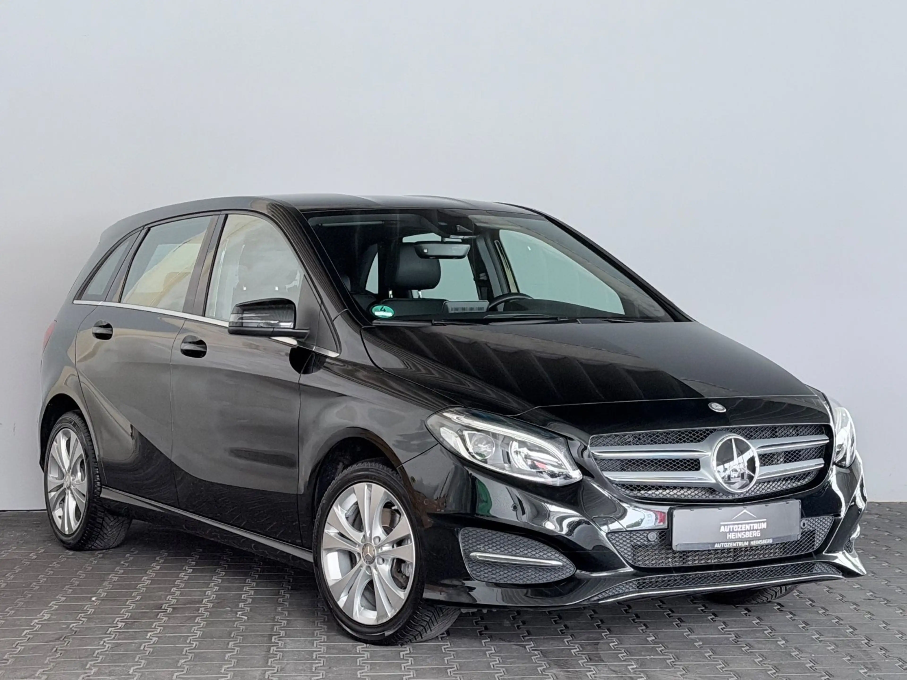 Mercedes-Benz B 180 Automatik LEDER NAVI SHZ — photo 5