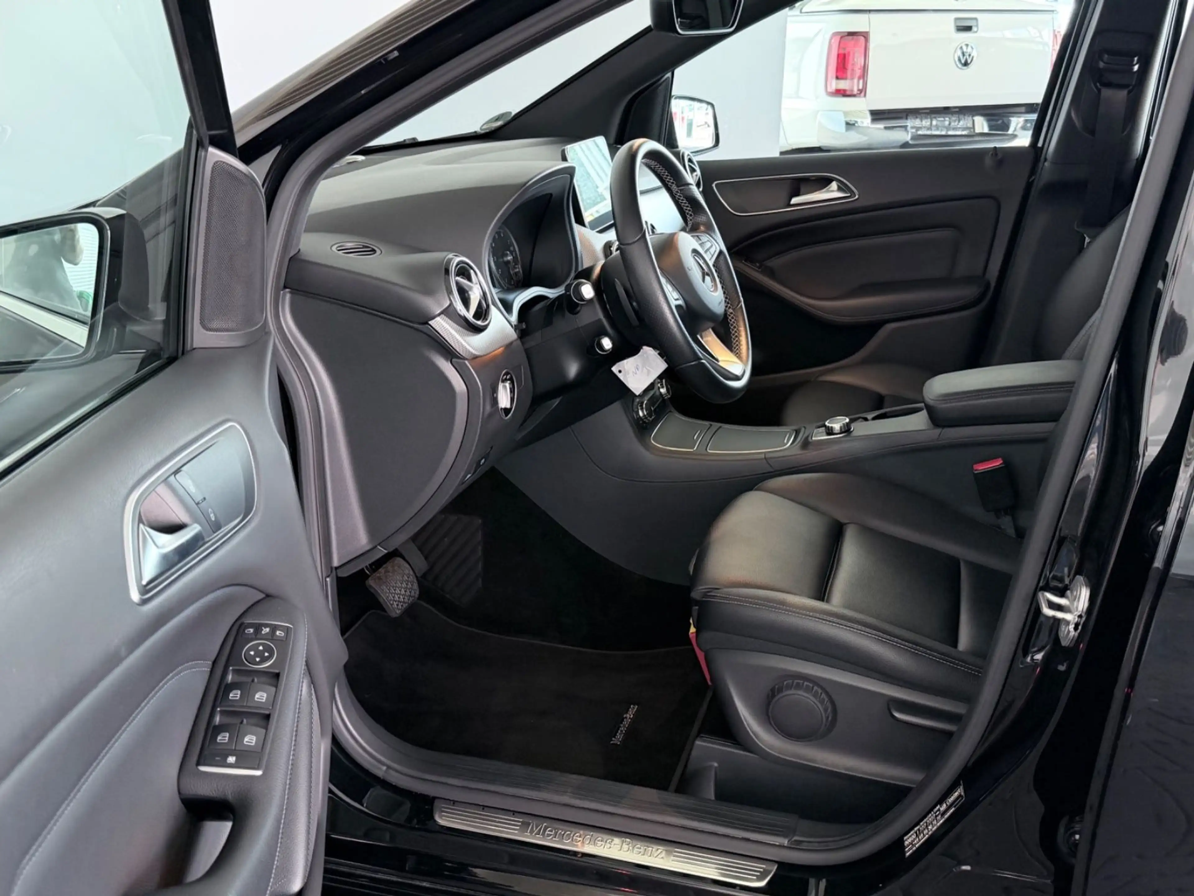 Mercedes-Benz B 180 Automatik LEDER NAVI SHZ — photo 7