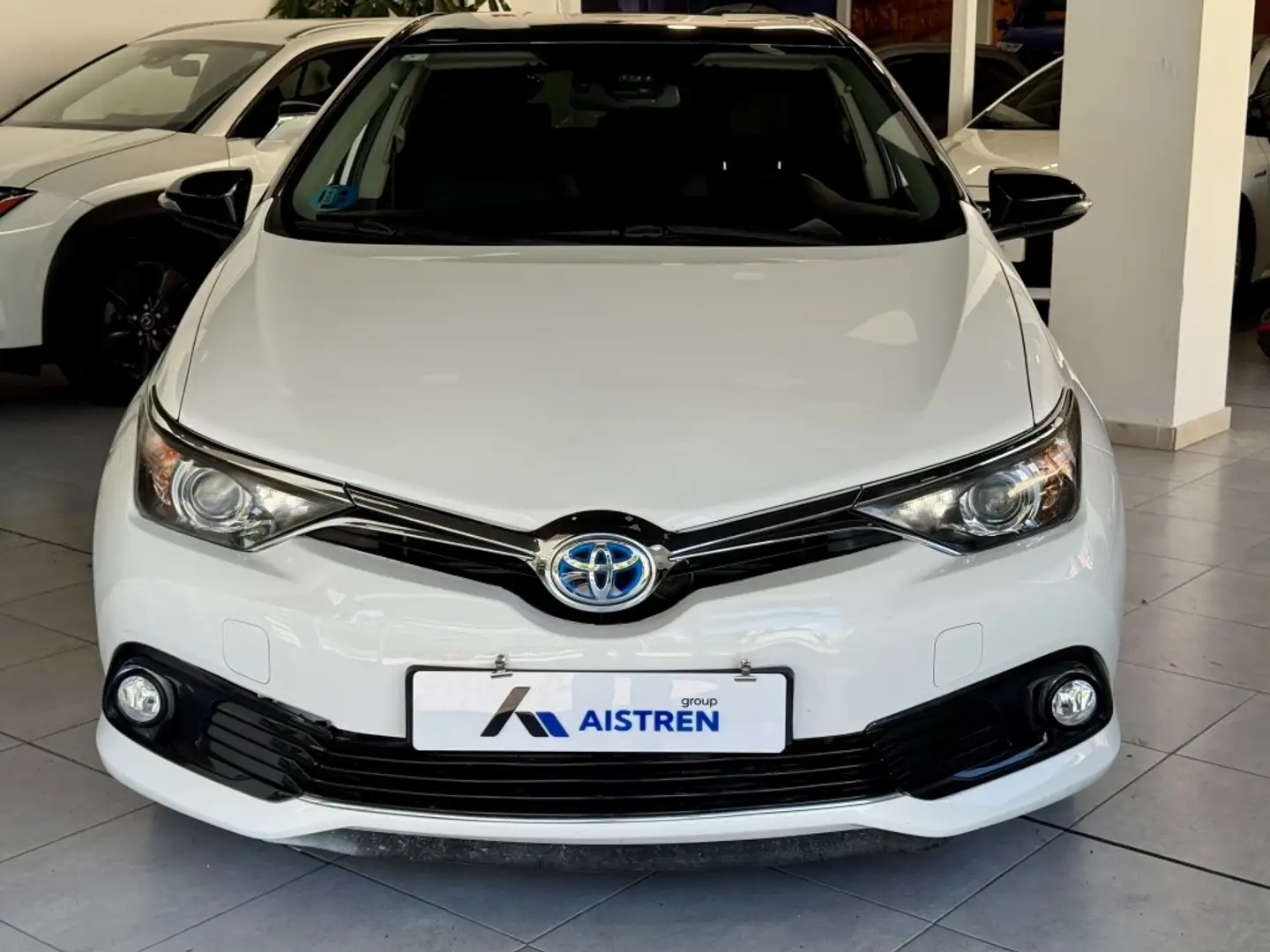 Toyota Auris hybrid 140H Active Blanco - 2