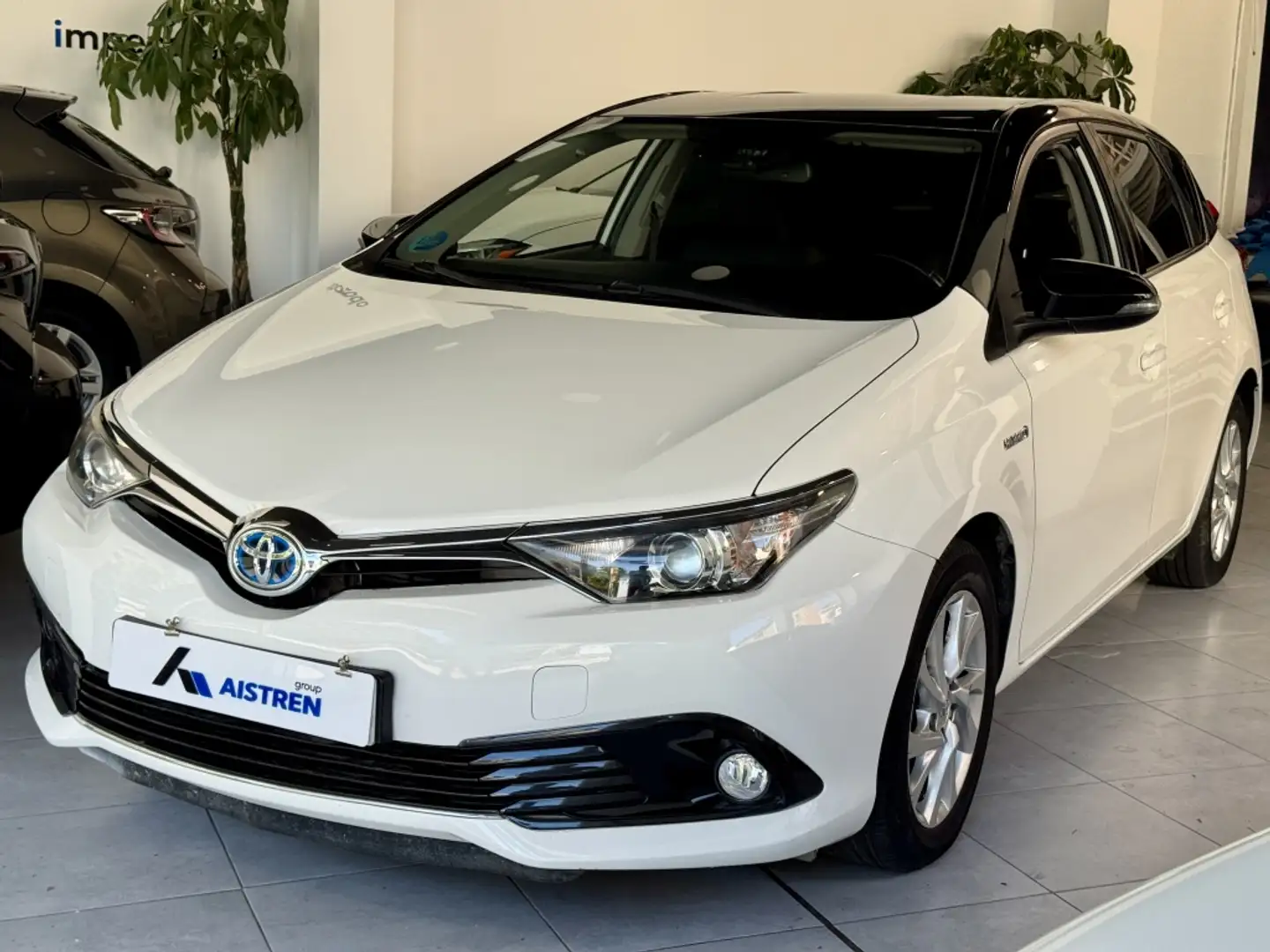 Toyota Auris hybrid 140H Active Blanco - 1