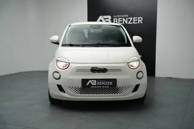 Fiat 500E view 3