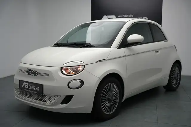 Fiat 500E view 4
