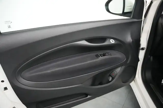 Fiat 500E view 11