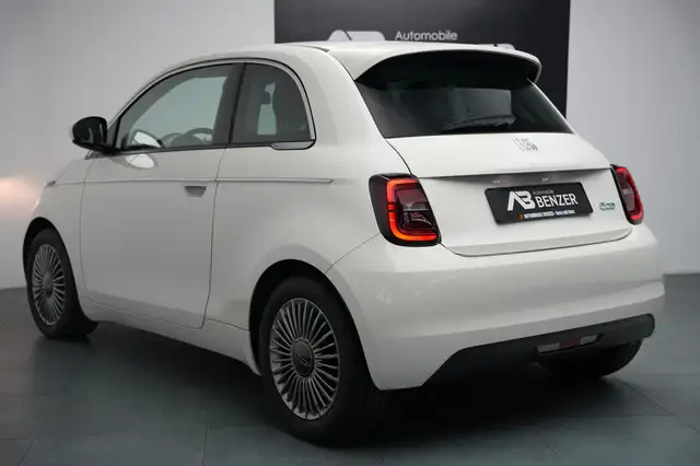Fiat 500E view 7