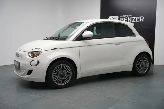 Fiat 500E view 6