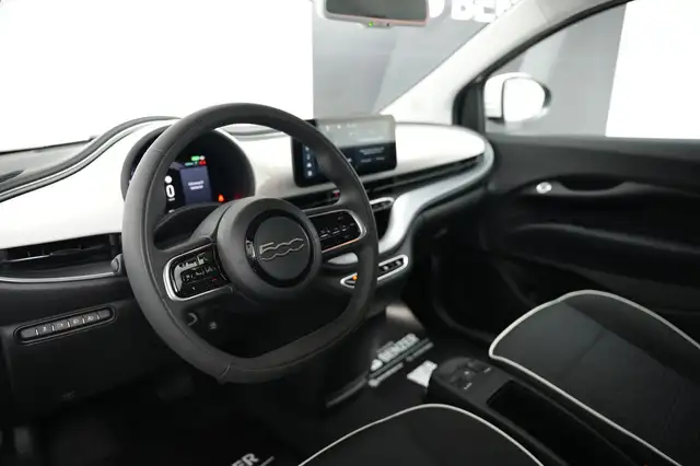 Fiat 500E view 14