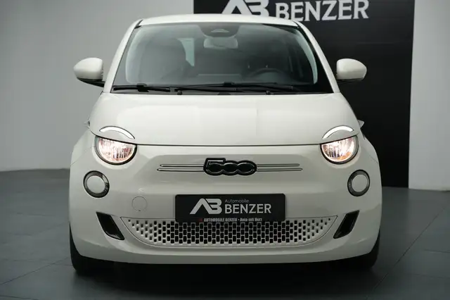 Fiat 500E view 2