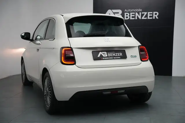 Fiat 500E view 8