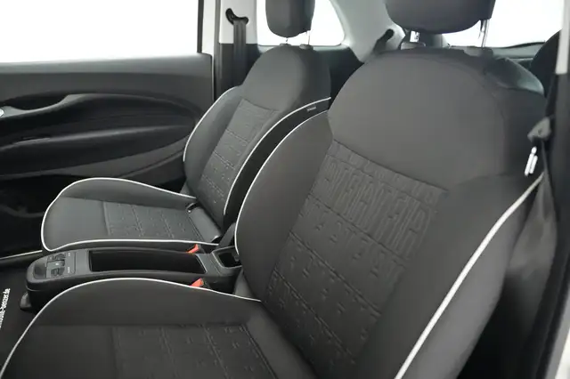 Fiat 500E view 13