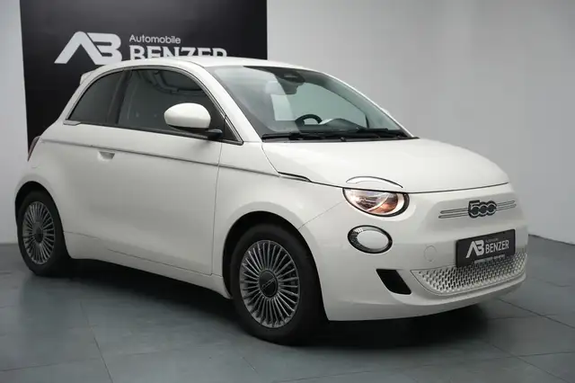 Fiat 500E view 5