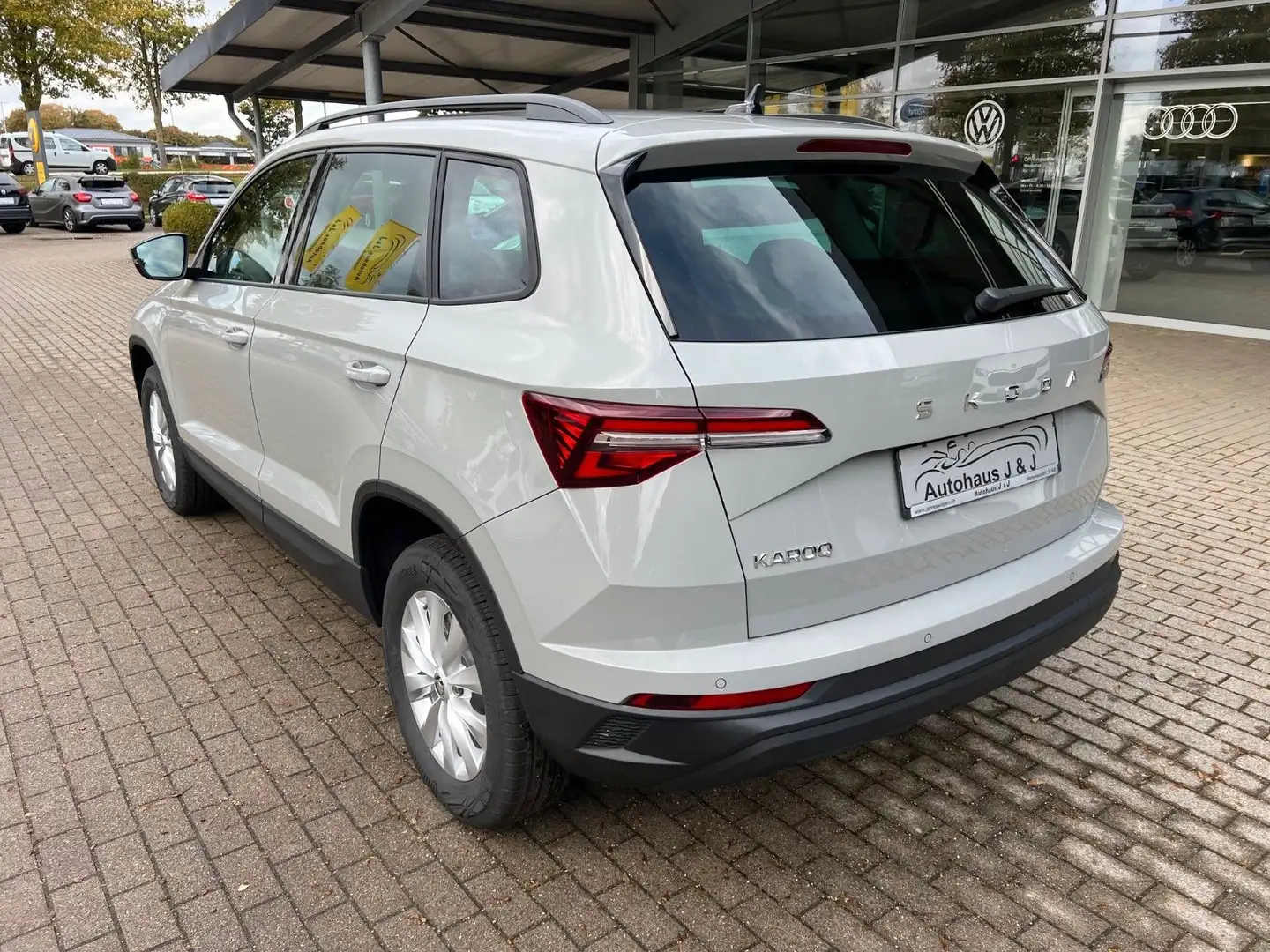 Skoda Karoq Selection Plus el.Heckklappe/Kamera/PDC Grijs - 2