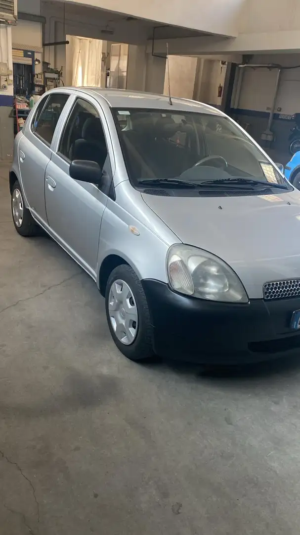 Toyota Yaris 5p 1.0 Sol - 1