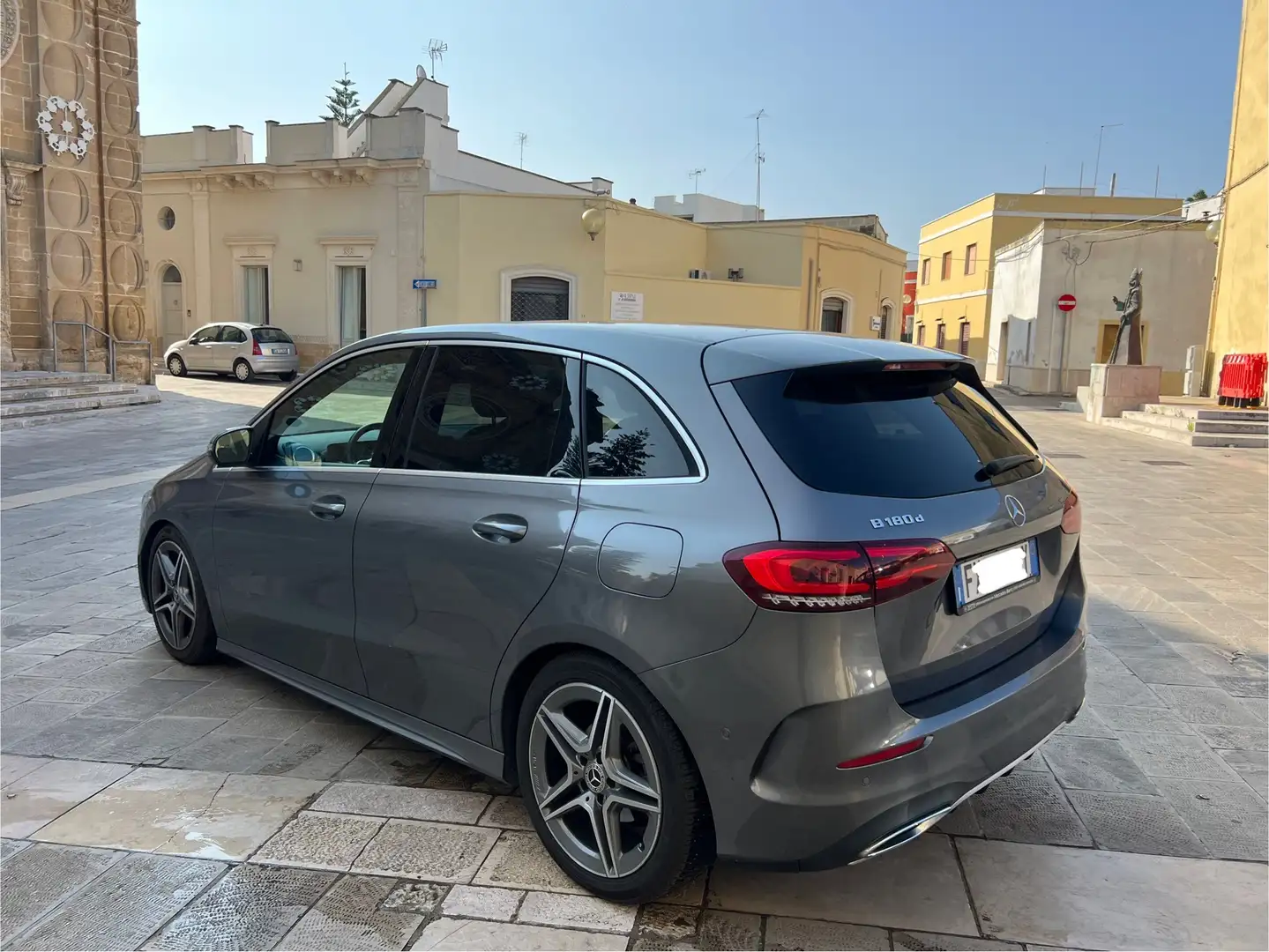 Mercedes-Benz B 180 d Premium Amg - 1