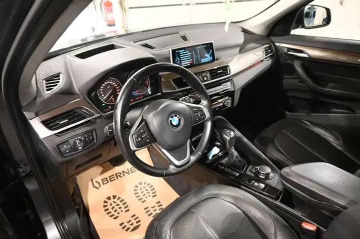 BMW X1 X1 1.5iA sDrive18 PACK SPORT / AUTO / CUIR / AFFICHAGE TÊTE HAUTE / — photo 11