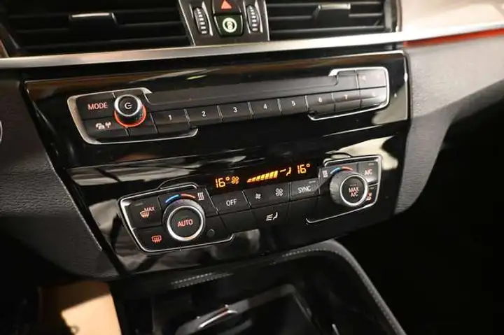 BMW X1 X1 1.5iA sDrive18 PACK SPORT / AUTO / CUIR / AFFICHAGE TÊTE HAUTE / — photo 14