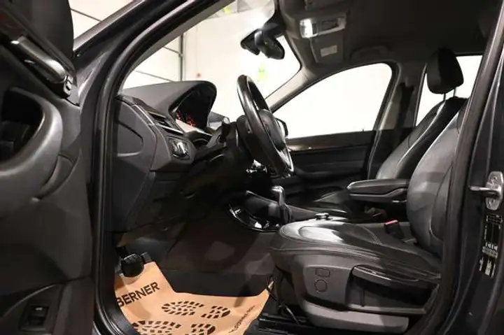 BMW X1 X1 1.5iA sDrive18 PACK SPORT / AUTO / CUIR / AFFICHAGE TÊTE HAUTE / — photo 9