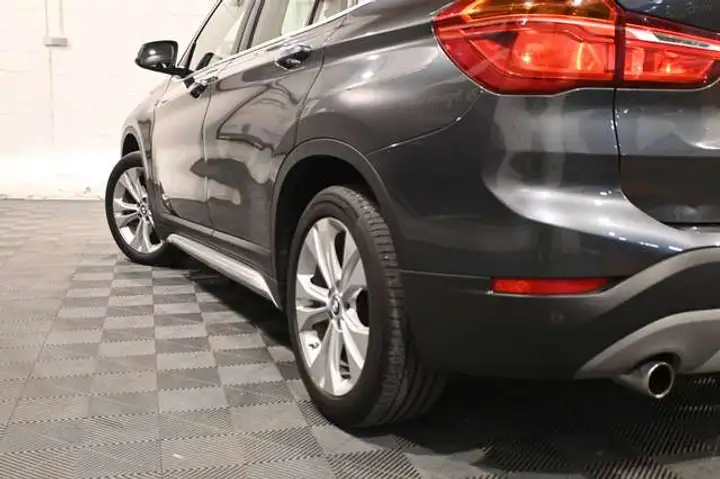 BMW X1 X1 1.5iA sDrive18 PACK SPORT / AUTO / CUIR / AFFICHAGE TÊTE HAUTE / — photo 6