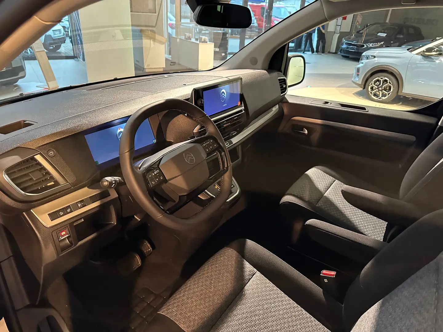 Citroen Spacetourer Plus XL inkl. Anhängerkupplung Grün - 1