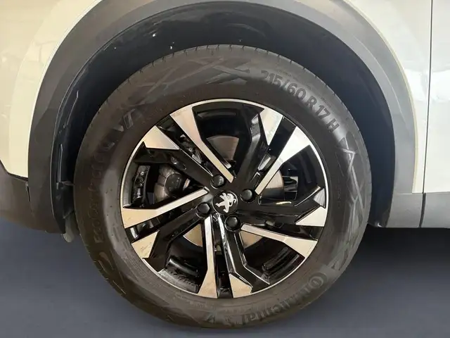 Peugeot 2008 view 9